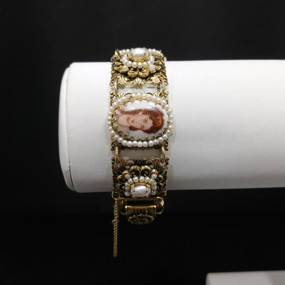 Vintage 1960s Faux Pearl & Victorian Lady Link Bracelet, Gold Tone - Picture 2 of 10